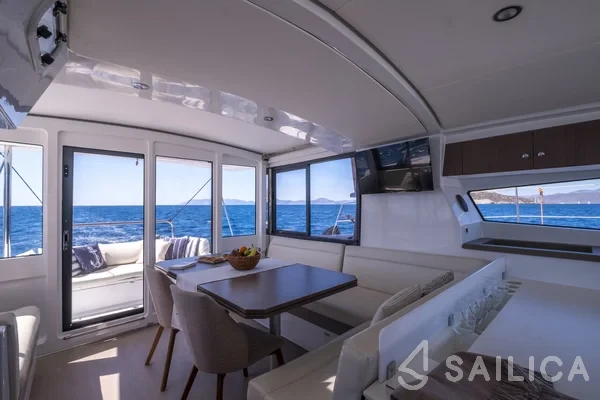 Bali 4.1 - Yacht Charter Sailica