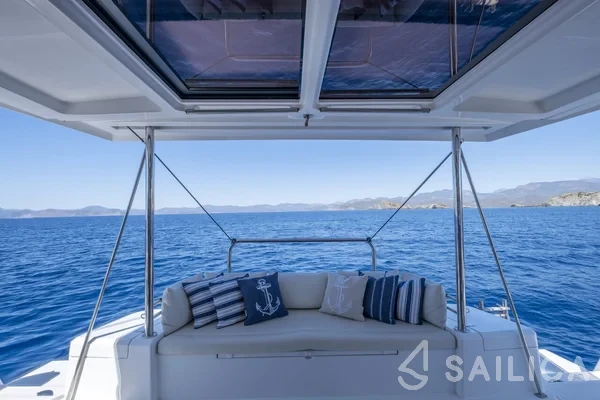 Bali 4.1 - Yacht Charter Sailica