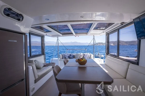 Bali 4.1 - Yacht Charter Sailica