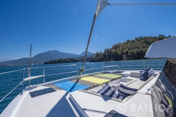 Bali 4.1 - Yacht Charter Sailica