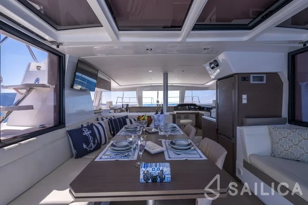 Bali 4.1 - Yacht Charter Sailica