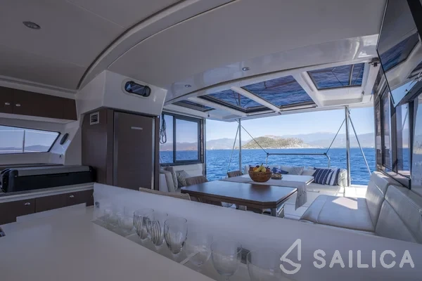 Bali 4.1 - Yacht Charter Sailica
