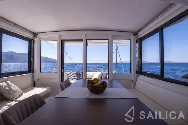 Bali 4.1 - Yacht Charter Sailica