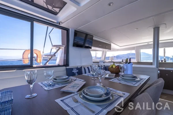Bali 4.1 - Yacht Charter Sailica
