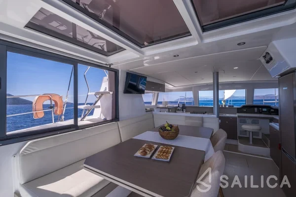Bali 4.1 - Yacht Charter Sailica