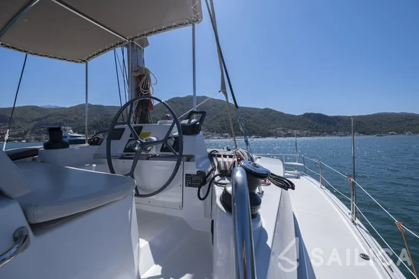 Bali 4.1 - Yacht Charter Sailica
