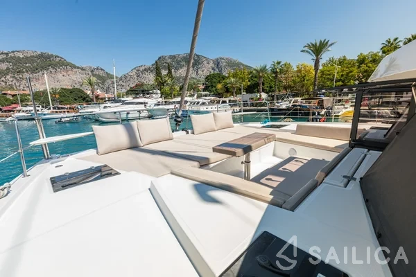 Bali 4.2 - Yacht Charter Sailica