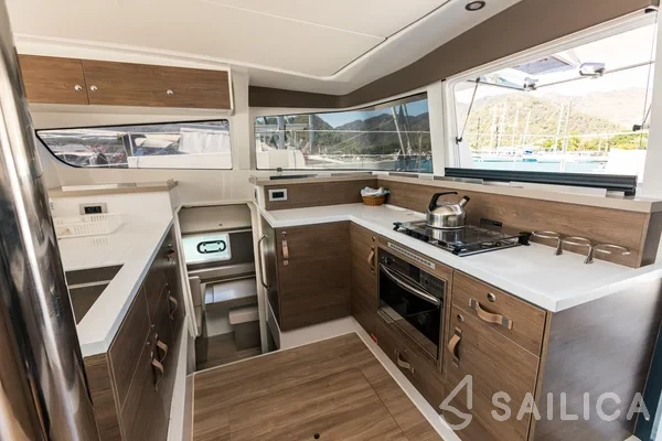 Bali 4.2 - Yacht Charter Sailica