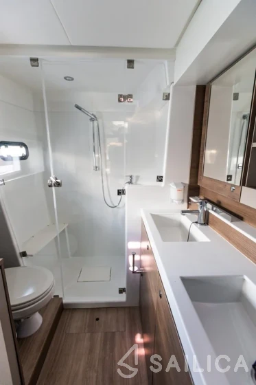 Bali 4.2 - Yacht Charter Sailica