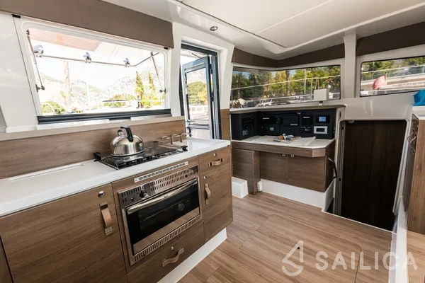 Bali 4.2 - Yacht Charter Sailica