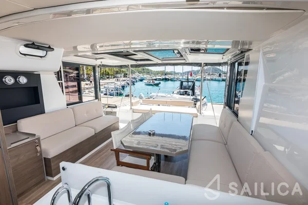Bali 4.2 - Yacht Charter Sailica