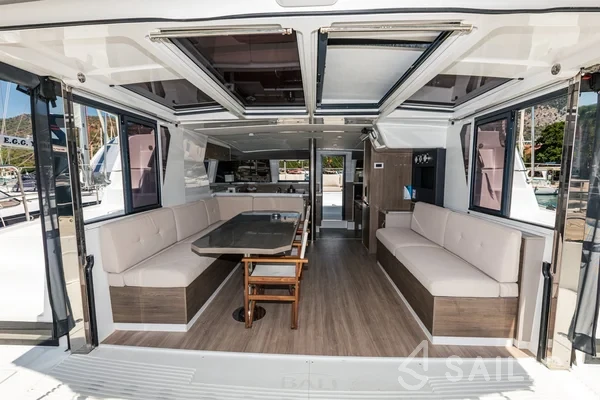 Bali 4.2 - Yacht Charter Sailica