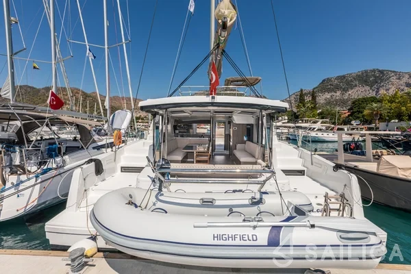 Bali 4.2 - Yacht Charter Sailica