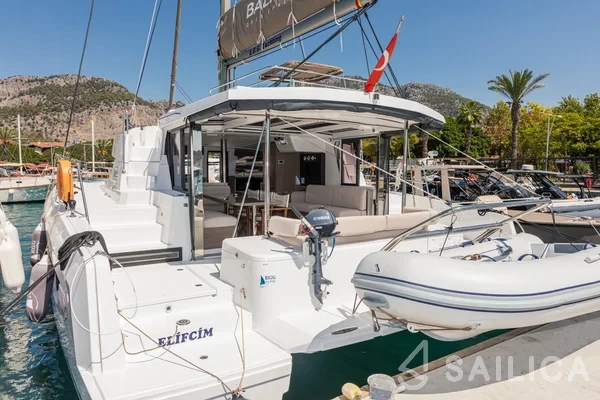 Bali 4.2 - Yacht Charter Sailica