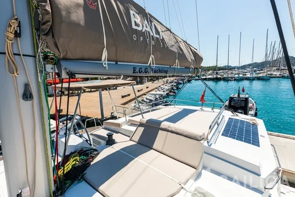 Bali 4.2 - Yacht Charter Sailica