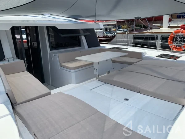 Bali 4.6 - Yacht Charter Sailica