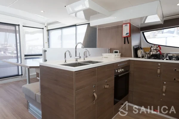 Bali 4.6 - Yacht Charter Sailica