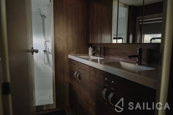 Bali 4.8  - Yacht Charter Sailica