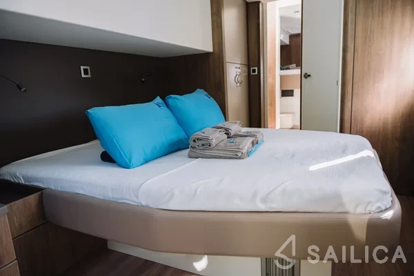 Bali 4.8  - Yacht Charter Sailica