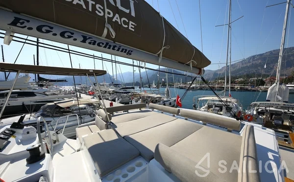 Bali Catspace - Yacht Charter Sailica