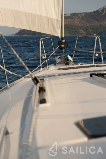 Bavaria C42 - Yacht Charter Sailica