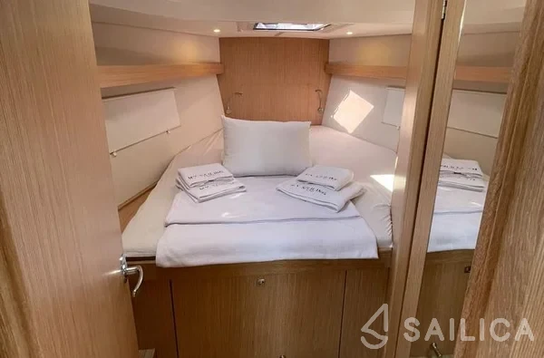 Bavaria C42 - Yacht Charter Sailica