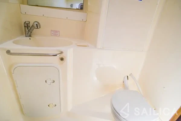 Bavaria 42 - Yacht Charter Sailica