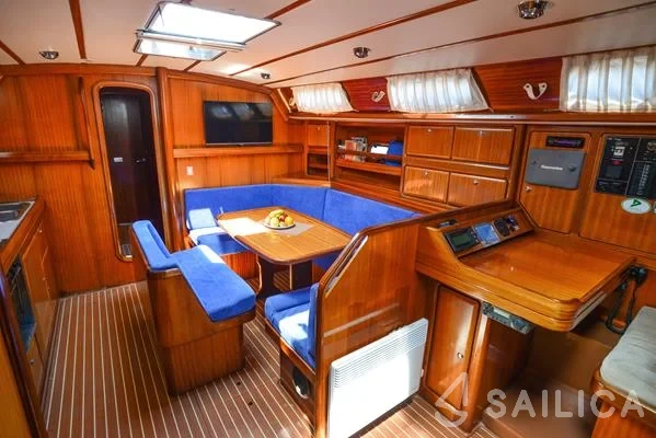 Bavaria 42 - Yacht Charter Sailica