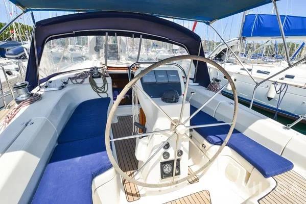Bavaria 42 - Yacht Charter Sailica