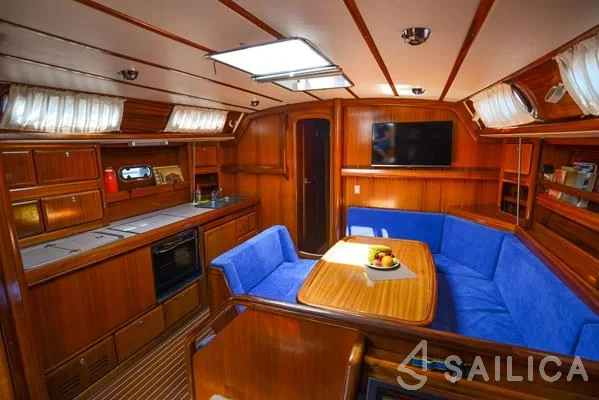 Bavaria 42 - Yacht Charter Sailica