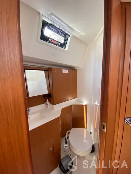 Bavaria C45 - Yacht Charter Sailica