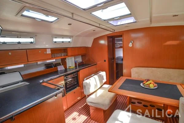 Bavaria 45 Cruiser - Yacht Charter Sailica