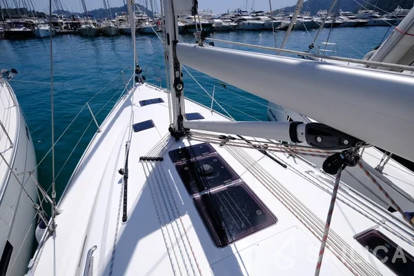 Bavaria 41 Cruiser - Yacht Charter Sailica