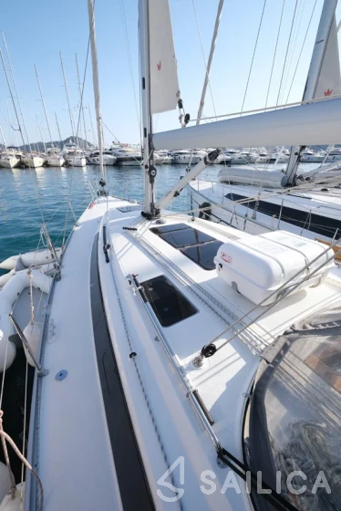 Bavaria 37 Cruiser - Yacht Charter Sailica
