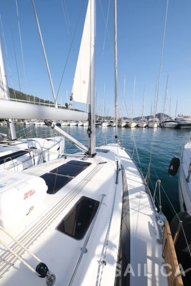Bavaria 37 Cruiser - Yacht Charter Sailica