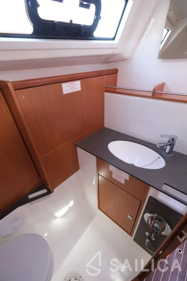 Bavaria 37 Cruiser - Yacht Charter Sailica