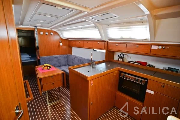 Bavaria 37 Cruiser - Yacht Charter Sailica