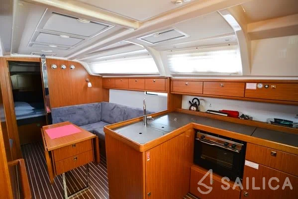Bavaria 37 Cruiser - Yacht Charter Sailica