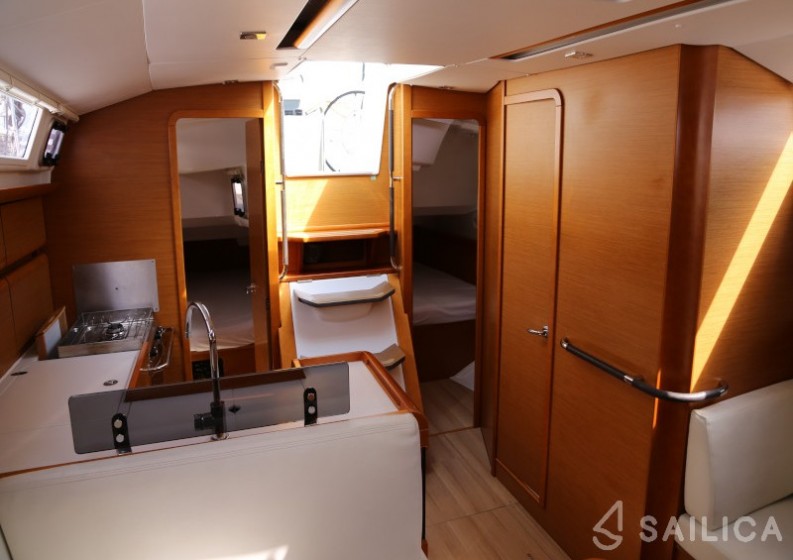 Sun Odyssey 409 - Yacht Charter Sailica