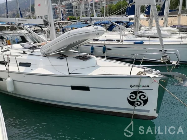 Bavaria 40 Cruiser - Yacht Charter Sailica