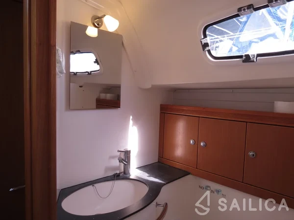 Bavaria 43 Cruiser - Yacht Charter Sailica