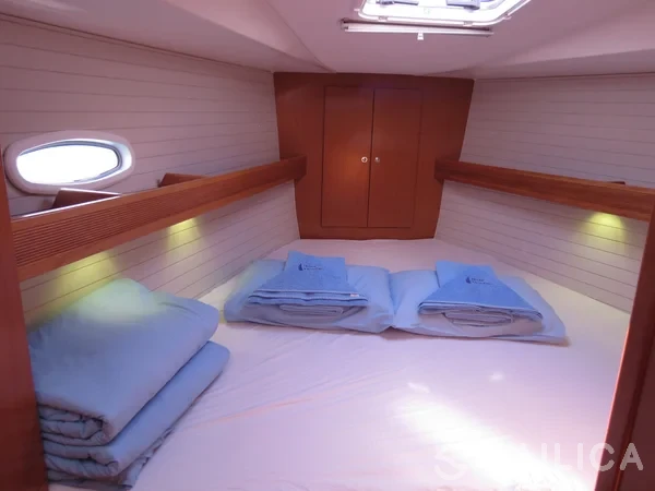 Bavaria 43 Cruiser - Yacht Charter Sailica