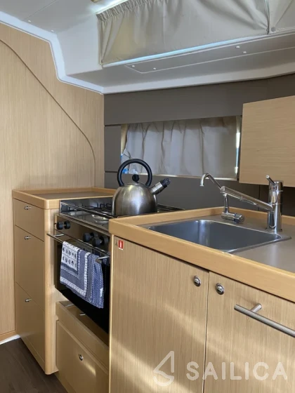 Oceanis 38 - Yacht Charter Sailica