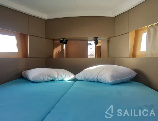 Oceanis 38 - Yacht Charter Sailica