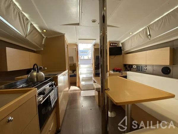 Oceanis 38 - Yacht Charter Sailica