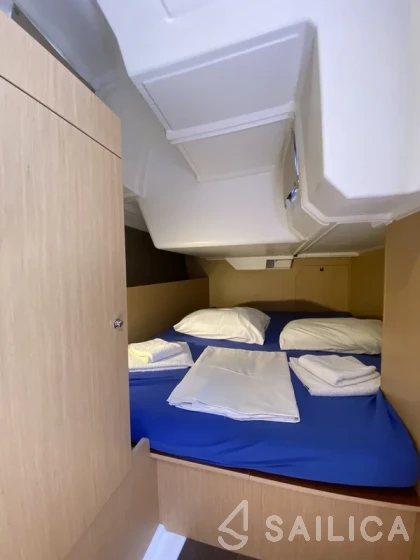 Oceanis 38 - Yacht Charter Sailica