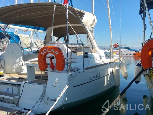 Oceanis 38 - Yacht Charter Sailica