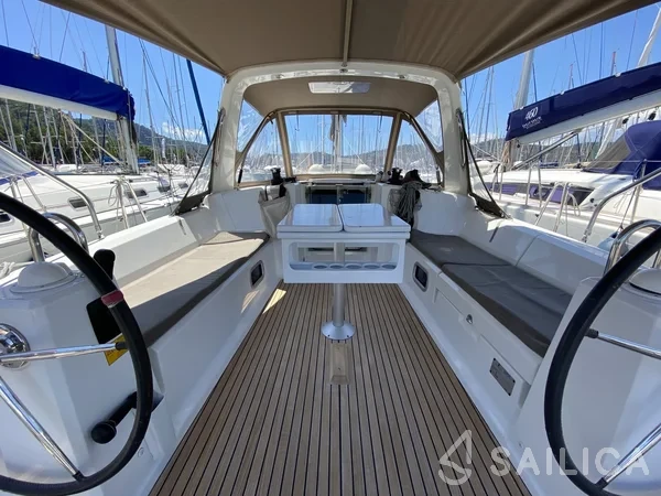 Oceanis 38 - Yacht Charter Sailica