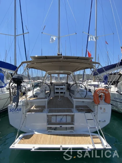 Oceanis 38 - Yacht Charter Sailica