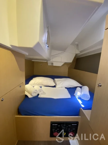 Oceanis 38 - Yacht Charter Sailica